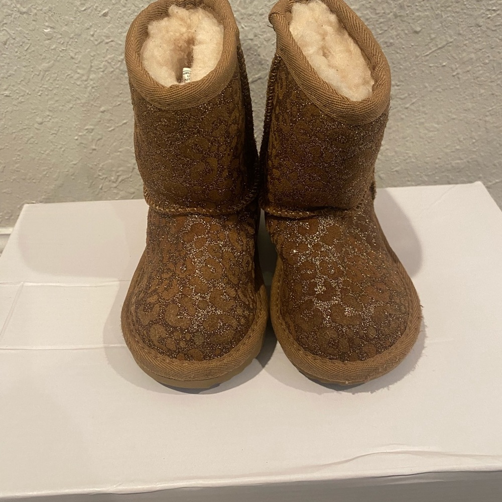 Toddler Girl Size 6c cheetah/ animal print